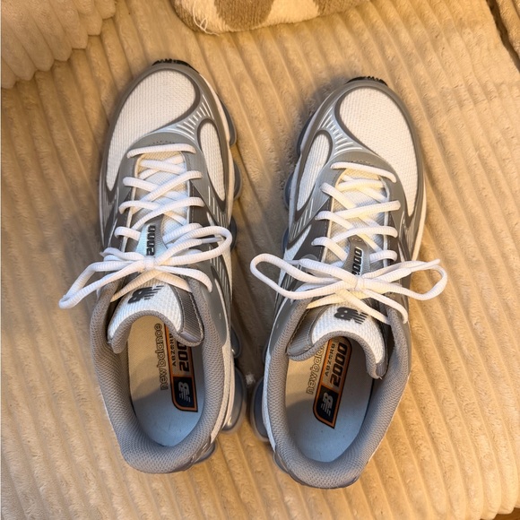 New Balance 2000 - Picture 3 of 4